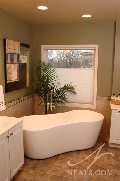 A contemporary bath in Loveland, Ohio.